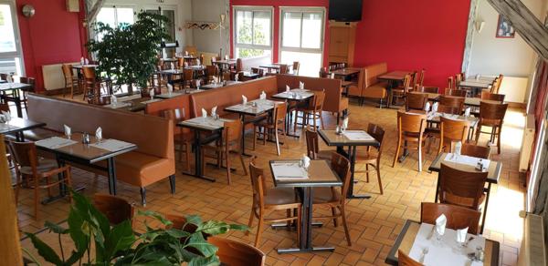 Immobilier commercial 405 m2, appartement 65 m2, terrain/parkings 8650 m2