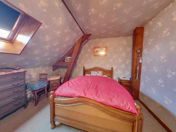 Immobilier commercial 405 m2, appartement 65 m2, terrain/parkings 8650 m2