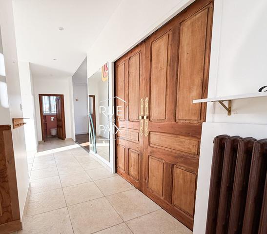 79200 PARTHENAY Maison des années 50 avec piscine & jardin