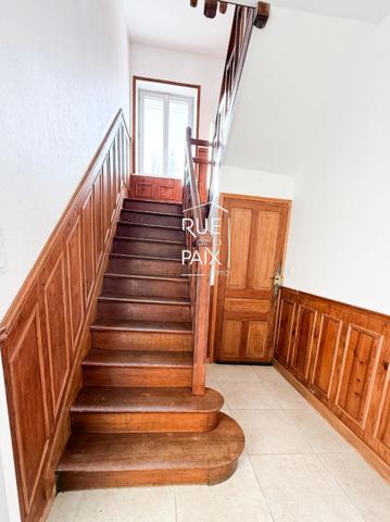 79200 PARTHENAY Maison des années 50 avec piscine & jardin