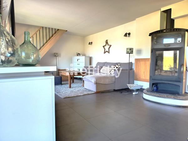 Maison
         6 pièces
        - 163 m² 465 000 € *