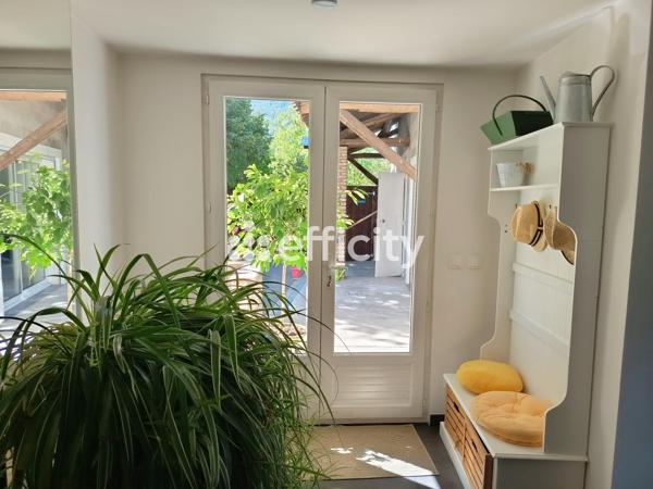 Maison
         6 pièces
        - 163 m² 465 000 € *