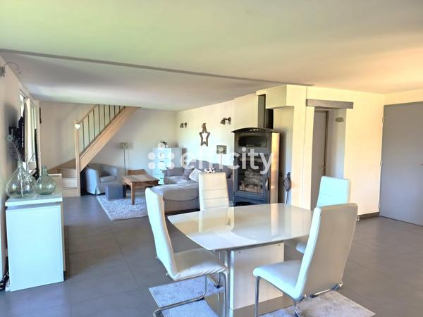 Maison
         6 pièces
        - 163 m² 465 000 € *