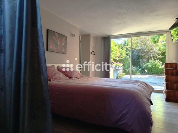 Maison
         6 pièces
        - 163 m² 465 000 € *