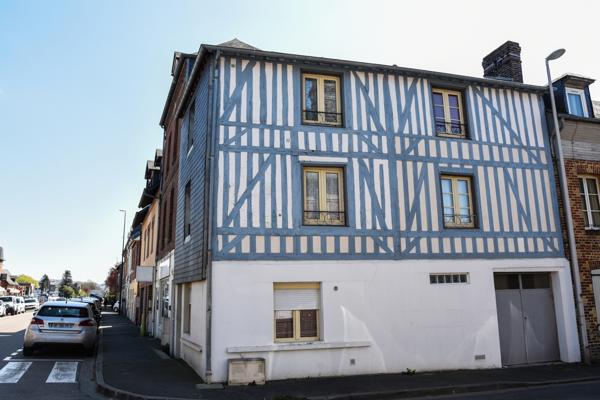 Pont-l'Évêque (14130) EN EXCLUSIVITE - IMMEUBLE R+2 avec 5 APPARTEMENTS et 1 COMMERCE DE BUREAU .