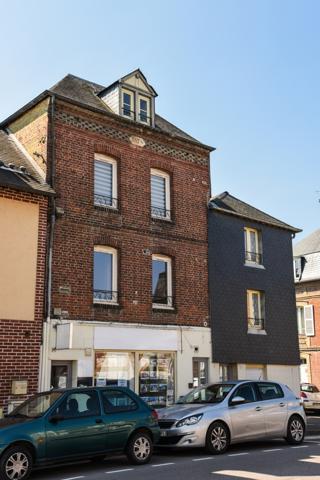 Pont-l'Évêque (14130) EN EXCLUSIVITE - IMMEUBLE R+2 avec 5 APPARTEMENTS et 1 COMMERCE DE BUREAU .