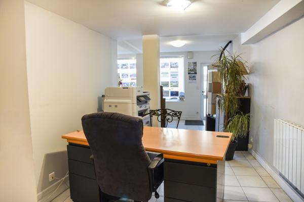 Pont-l'Évêque (14130) EN EXCLUSIVITE - IMMEUBLE R+2 avec 5 APPARTEMENTS et 1 COMMERCE DE BUREAU .