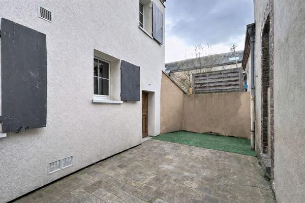 Maison à Dreux 4 pièces, 2 chambres 85 m2 hyper centre, proximité gare, stationnement, cave