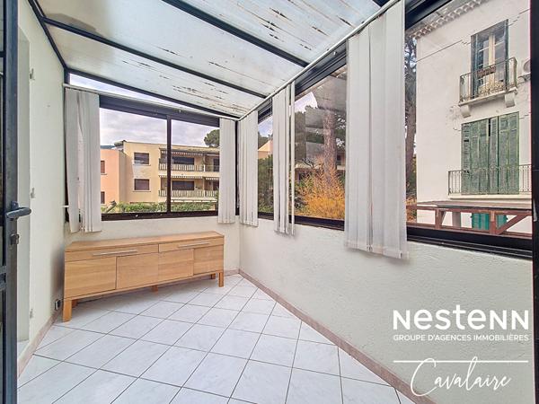 Accès aux plages, port et commerces à pied pour cet appartement de 3 pièces au centre de Cavalaire