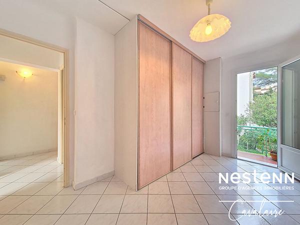 Accès aux plages, port et commerces à pied pour cet appartement de 3 pièces au centre de Cavalaire