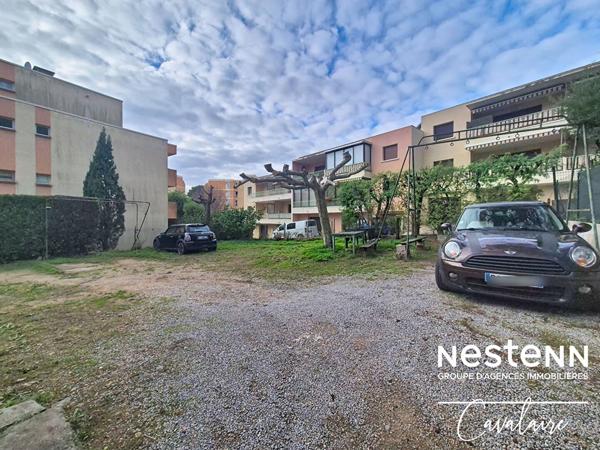 Accès aux plages, port et commerces à pied pour cet appartement de 3 pièces au centre de Cavalaire