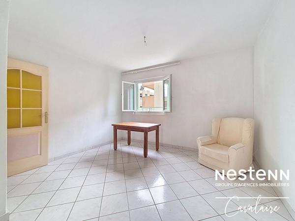 Accès aux plages, port et commerces à pied pour cet appartement de 3 pièces au centre de Cavalaire