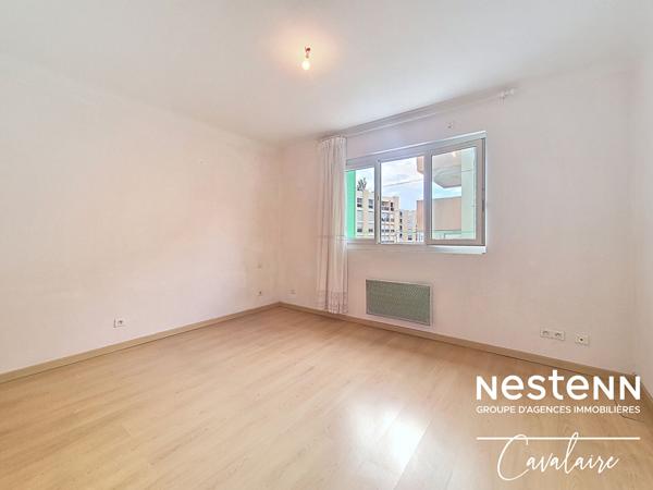 Accès aux plages, port et commerces à pied pour cet appartement de 3 pièces au centre de Cavalaire