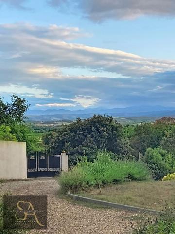 Domaine à vendre (Aude) – vue sur les Pyrénées – autonomie rare
