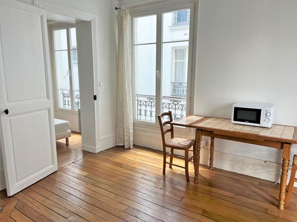 Charmant 2 pièces avec ascenseur -5 rue Crespin du Gast, Paris 11e-