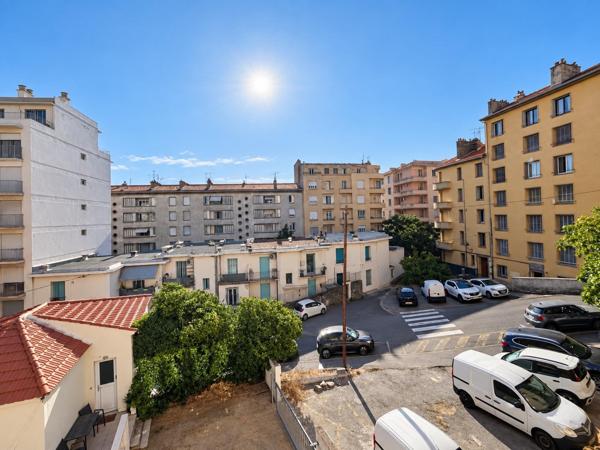 BASTIA CENTRE-VILLE – T1 BIS DE 30 M² AVEC TERRASSE – 119 900 €