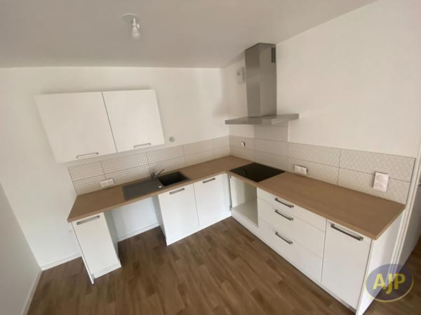 Appartement à louer Clisson : 4 pièces, 84m² avec 3 chambre(s) à 1 030€ - AJP Immobilier Clisson