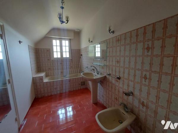 MAISON 194M2 SUR UNE PARCELLE DE 1474M² 