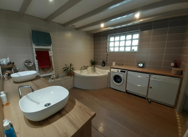 Maison de plain-pied avec dépendance et piscine de 140 m² - Quartier recherché à Mont-de-Marsan