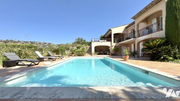 SAINTE-MAXIME – Villa provençale avec piscine sur les hauteurs du Golf