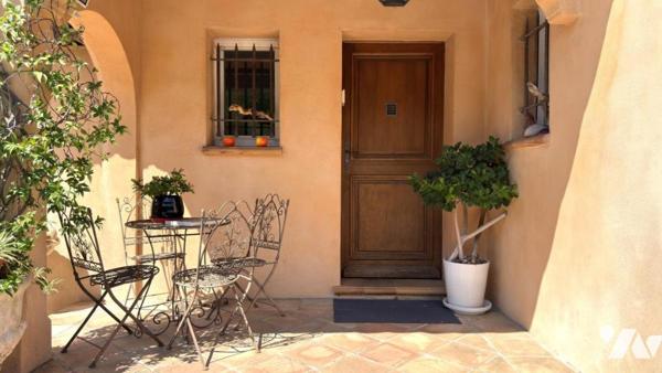 SAINTE-MAXIME – Villa provençale avec piscine sur les hauteurs du Golf