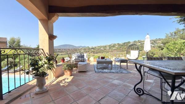 SAINTE-MAXIME – Villa provençale avec piscine sur les hauteurs du Golf