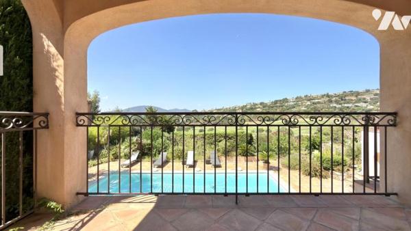 SAINTE-MAXIME – Villa provençale avec piscine sur les hauteurs du Golf