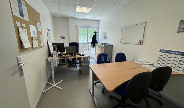 A LOUER : BUREAUX D'ENVIRON 124 M² AVEC TROIS STATIONNEMENTS - GARE SUD