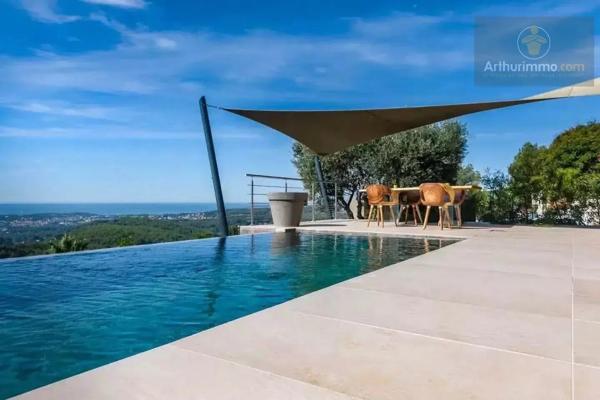 Vente                                                      Propriété
                        
                     15 pièces                      500 m2                     à Ollioules