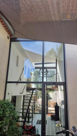 Vente                                                      Propriété
                        
                     15 pièces                      500 m2                     à Ollioules