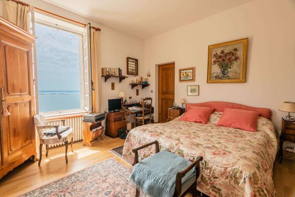 Propriété de prestige dominant la mer Côte de Granit Rose