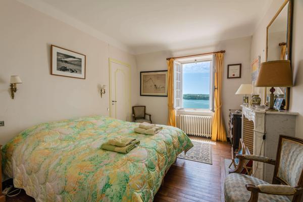 Propriété de prestige dominant la mer Côte de Granit Rose