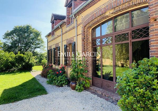 A VENDRE- Saint Sauveur en Puisaye - Bourgogne - 89-  Hameau 6 longères 17 ch-Idéal projet touristique- Hameau-18 ch avec piscine et spa sur parc de 7ha.