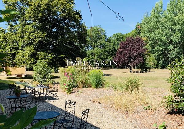 A VENDRE- Saint Sauveur en Puisaye - Bourgogne - 89-  Hameau 6 longères 17 ch-Idéal projet touristique- Hameau-18 ch avec piscine et spa sur parc de 7ha.