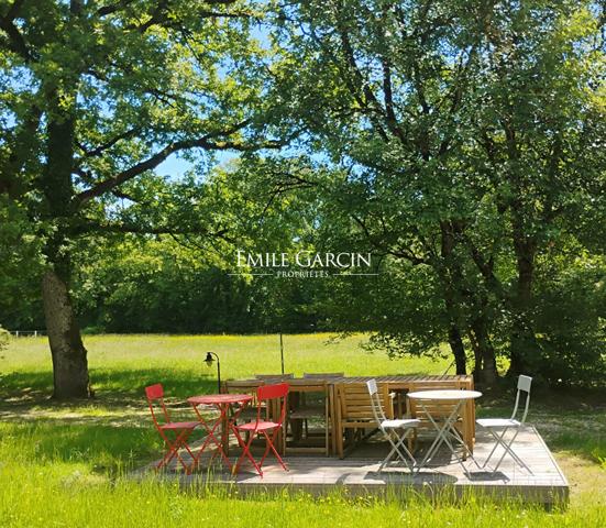 A VENDRE- Saint Sauveur en Puisaye - Bourgogne - 89-  Hameau 6 longères 17 ch-Idéal projet touristique- Hameau-18 ch avec piscine et spa sur parc de 7ha.