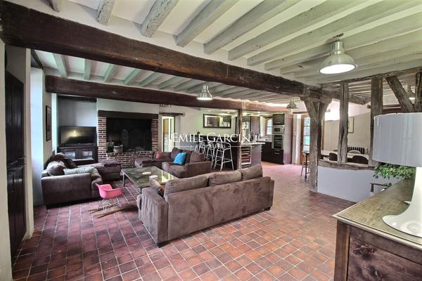 A VENDRE- Saint Sauveur en Puisaye - Bourgogne - 89-  Hameau 6 longères 17 ch-Idéal projet touristique- Hameau-18 ch avec piscine et spa sur parc de 7ha.