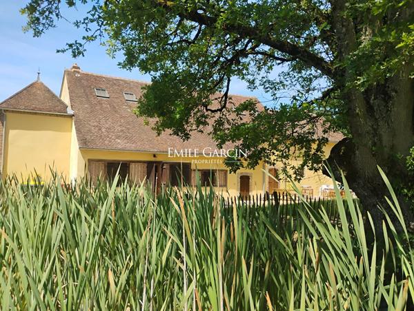 A VENDRE- Saint Sauveur en Puisaye - Bourgogne - 89-  Hameau 6 longères 17 ch-Idéal projet touristique- Hameau-18 ch avec piscine et spa sur parc de 7ha.