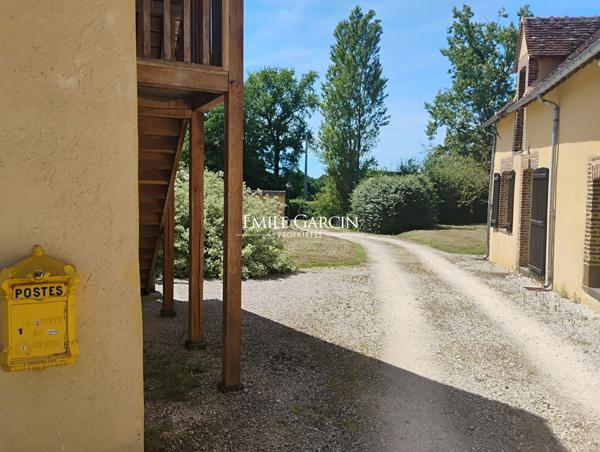 A VENDRE- Saint Sauveur en Puisaye - Bourgogne - 89-  Hameau 6 longères 17 ch-Idéal projet touristique- Hameau-18 ch avec piscine et spa sur parc de 7ha.