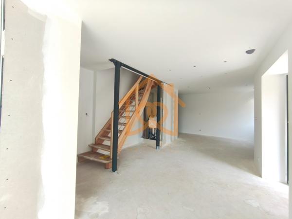 À Geispolsheim Village : Appartement avec garage, parking cave intégrale et un are de terrain