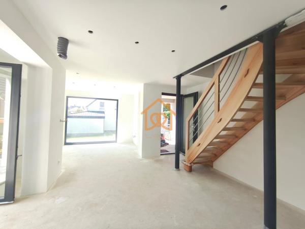 À Geispolsheim Village : Appartement avec garage, parking cave intégrale et un are de terrain