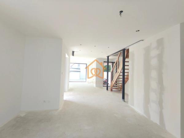 À Geispolsheim Village : Appartement avec garage, parking cave intégrale et un are de terrain