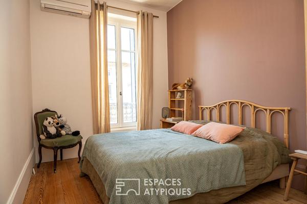 Maison bourgeoise avec piscine et jardin paysager en centre ville