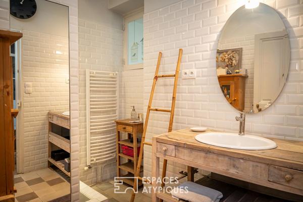 Maison bourgeoise avec piscine et jardin paysager en centre ville