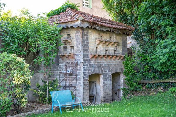 Maison bourgeoise avec piscine et jardin paysager en centre ville
