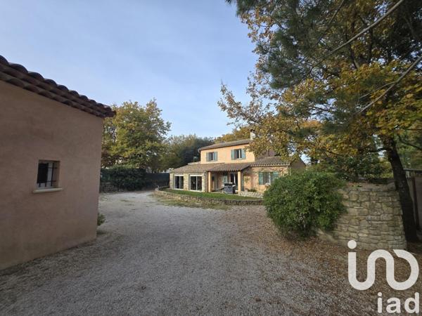 Maison traditionnelle 5 pièces de 250 m² à Peyrolles-en-Provence (13860)