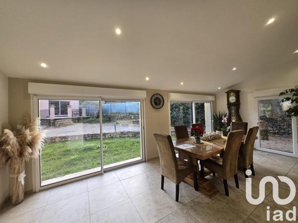 Maison traditionnelle 5 pièces de 250 m² à Peyrolles-en-Provence (13860)