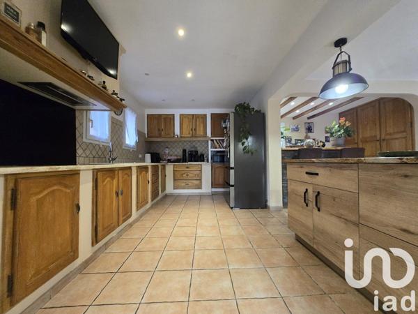 Maison traditionnelle 5 pièces de 250 m² à Peyrolles-en-Provence (13860)