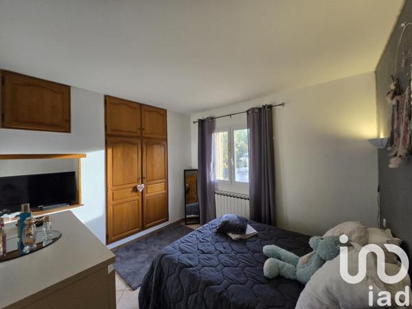 Maison traditionnelle 5 pièces de 250 m² à Peyrolles-en-Provence (13860)