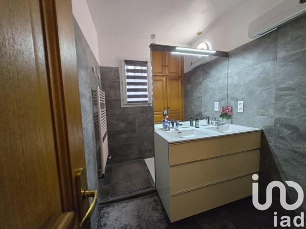 Maison traditionnelle 5 pièces de 250 m² à Peyrolles-en-Provence (13860)