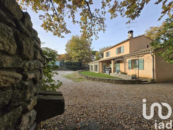 Maison traditionnelle 5 pièces de 250 m² à Peyrolles-en-Provence (13860)